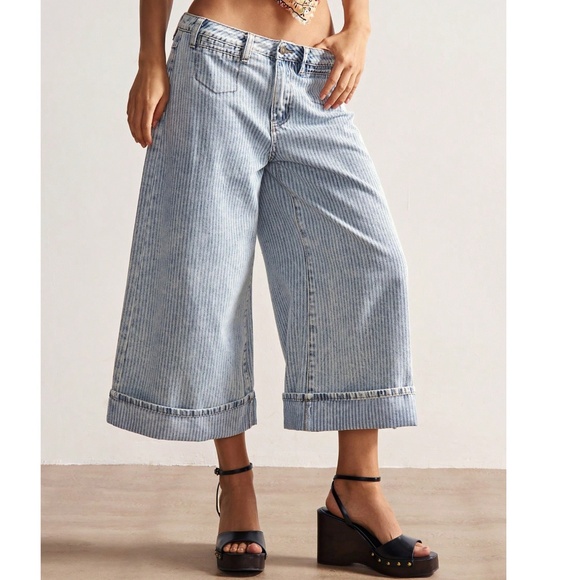 Light Wash Striped Cuffed Wide leg Cropped Wide Leg Denim Jeans - Picture 1 of 6